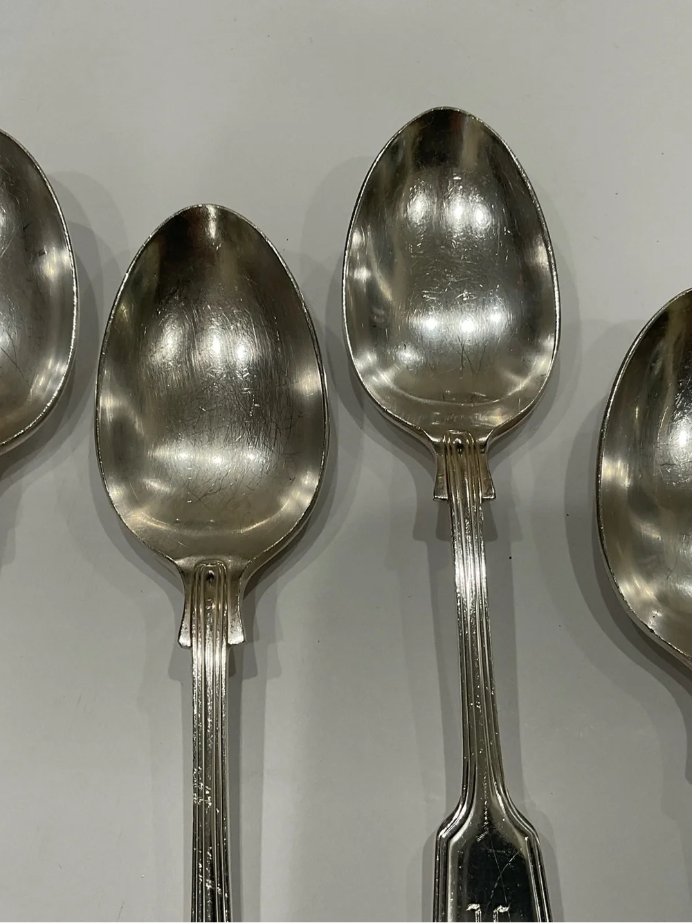 VINTAGE SHEFFIELD ENGLAND SILVERPLATE FIDDLE THREAD AND SHELL SPOONS-7